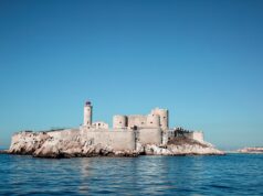 A Halal Food Lover’s Guide to the Best Maghrebi Restaurants in Marseille Halal food lovers enjoying Maghrebi dishes at a restaurant in Marseille