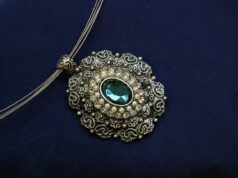 Modern Maghrebi Fashion: Empowering Styles for Women Modern Maghreb fashion women wearing colorful traditional outfits