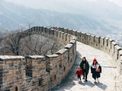 After Eid: The Maghrebi Tradition of Family Visits and What It Means Family enjoying a warm meal together during post-Eid visits in the Maghrebi region