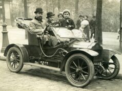 Cultural Exploration: Life in Revolutionary Algeria through Personal Stories Algerian family sharing stories around a table during the revolutionary era