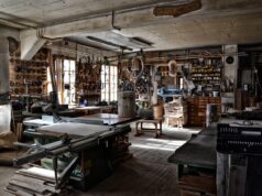 Unveiling the Impact of Informal Employment on Morocco’s Textile Industry: A Call to Action for the Maghrebi Diaspora Maghrebi diaspora members discussing textiles in a workshop setting