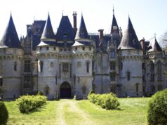 Cultural Analysis: Identity and Integration among North African Immigrants in France – A Comprehensive Look North African immigrants enjoying dinner in a French apartment, blending traditions and cultures