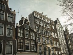 Ibn Khaldun’s Journey: A New Biography Unveils His Significant Impact on the Maghreb and Al-Andalus Ibn Khaldun discussing with scholars in a historical setting