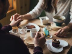 Algerian Date Newtons (Markroud): A Delicious Recipe for Ramadan Iftar Algerian family enjoying Date Newtons (Markroud) during Ramadan Iftar