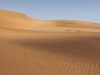 أسلوبات رائعة لإفطاء الشهر المجيد: 33 وصفات مذاقة لإفطاء الصحراء Family enjoying traditional Maghrebi iftar dishes in a desert setting