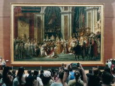 Art History Festival 2026: Fashion and Morocco – A 300-Event Guide for Algerian, Tunisian & Moroccan Diaspora in Fontainebleau Crowds at Art History Festival 2026 in Fontainebleau celebrating Moroccan fashion and culture