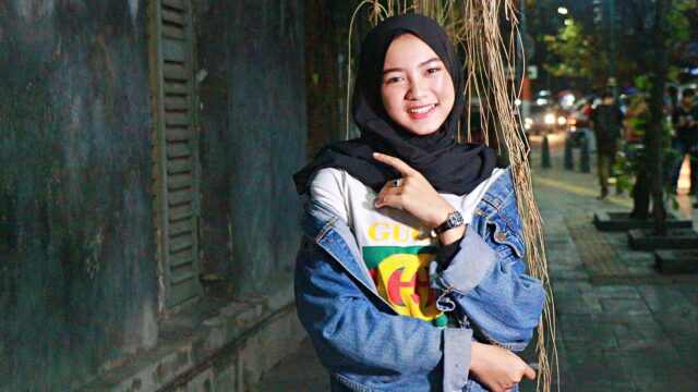 Modern Hijab Fashion Global Impact Woman wearing modern hijab in diverse cityscape