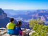 Une Exploration de la Croissance de la Cuisine Arabe Authentique dans les Restaurants des Etats-Unis Maghrebi family enjoying authentic Arab cuisine in a U.S. restaurant