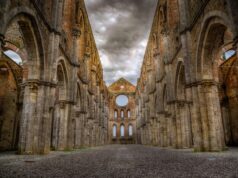 Exploring Maghrebi Heritage Sites: A Travel Guide for the Diaspora Maghrebi family exploring ancient ruins