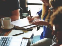 Revolutionizing Student Fashion: A Maghrebi Diaspora Startup Leverages Cognitive Science Principles Maghrebi Diaspora startup team brainstorming student fashion ideas