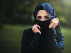 Embracing Contemporary Muslim Fashion: A Comprehensive Guide for the Maghrebi Diaspora Maghrebi woman in contemporary hijab walking through a fashion market