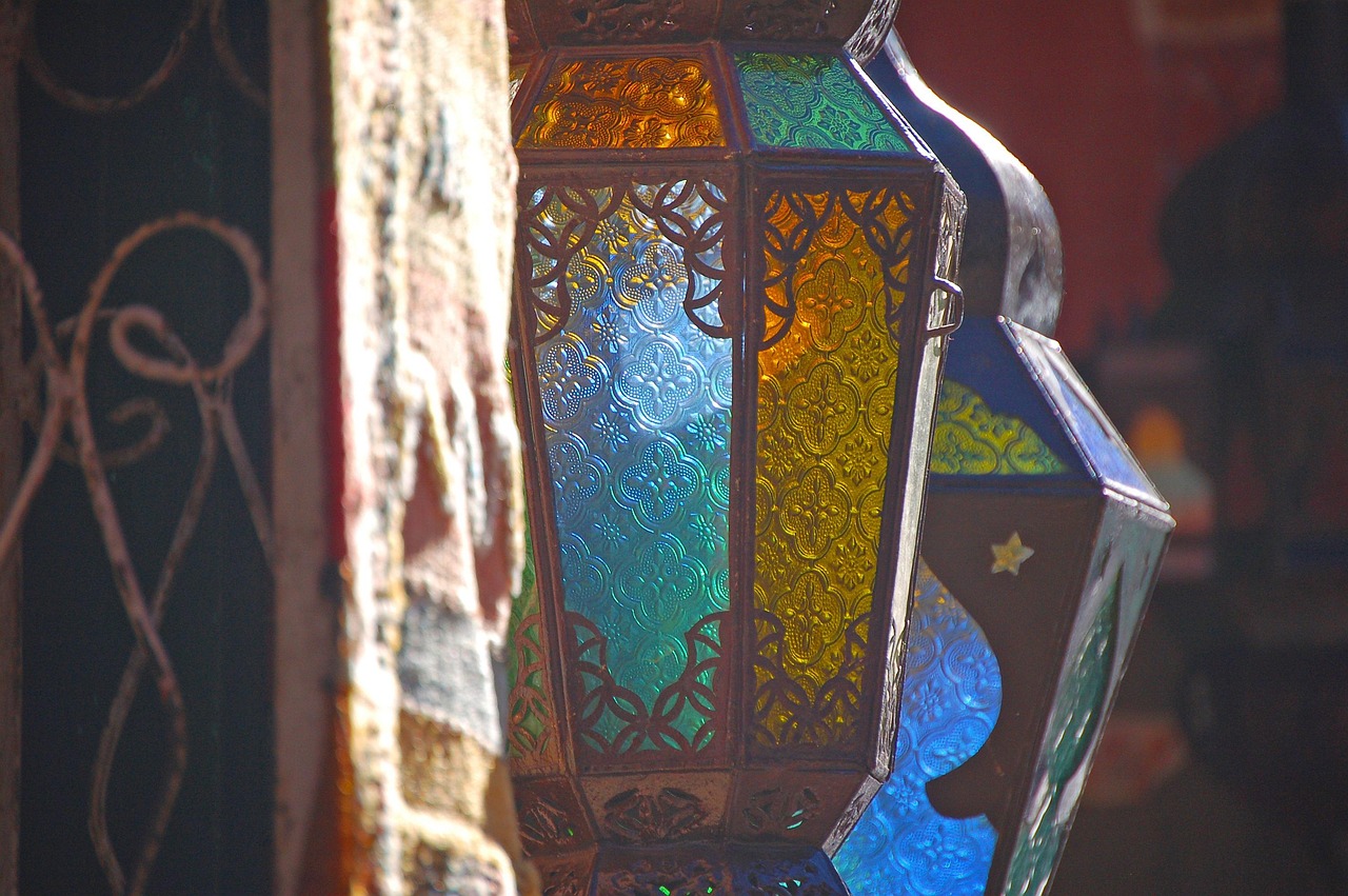 Cultural Connection: The Vibrant World of Moroccan Lantern Sales and their Impact