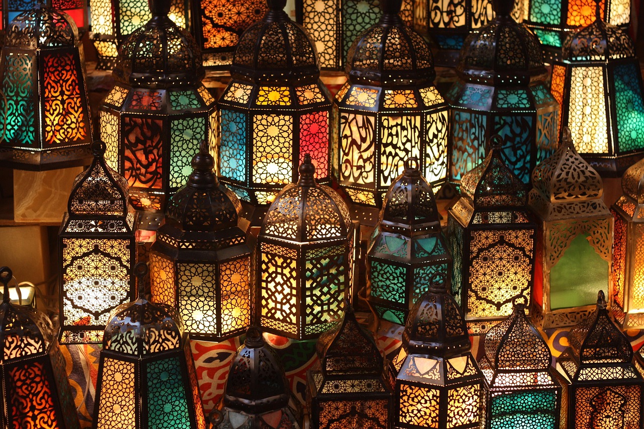 Exploring Trends and Predictions for the Islamic Clothing Market in the Maghrebi Region: A Guide for the Maghrebi Diaspora