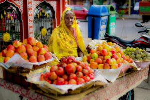 Unveiling the Expansion of the Islamic Clothing Market and its Influence on Modern Muslim Fashion: A Focus on the Maghrebi Diaspora